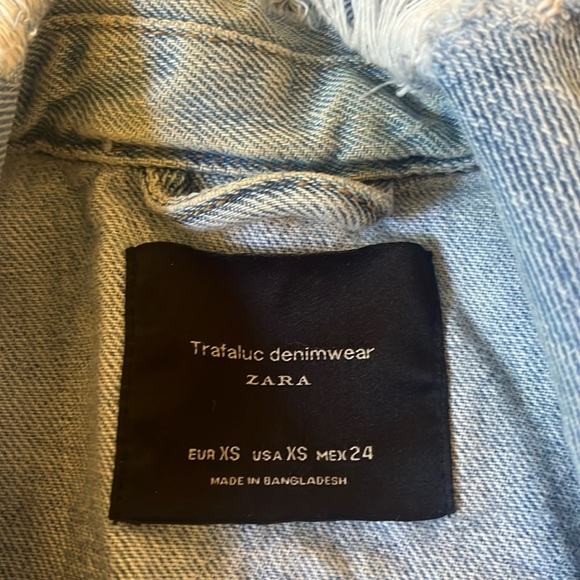 ZARA distressed denim jacket - Picture 2 of 2
